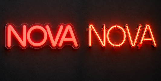 LED-Neon-Flex und klassisches Glas-Neon mit demselben NOVA-Schriftzug im direkten Materialvergleich